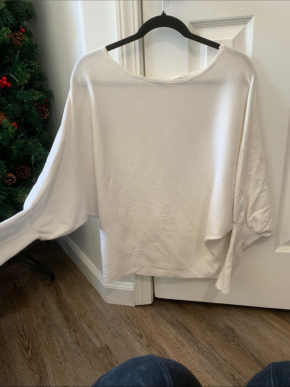 SHEIN White Boatneck Lightweight Women's Top